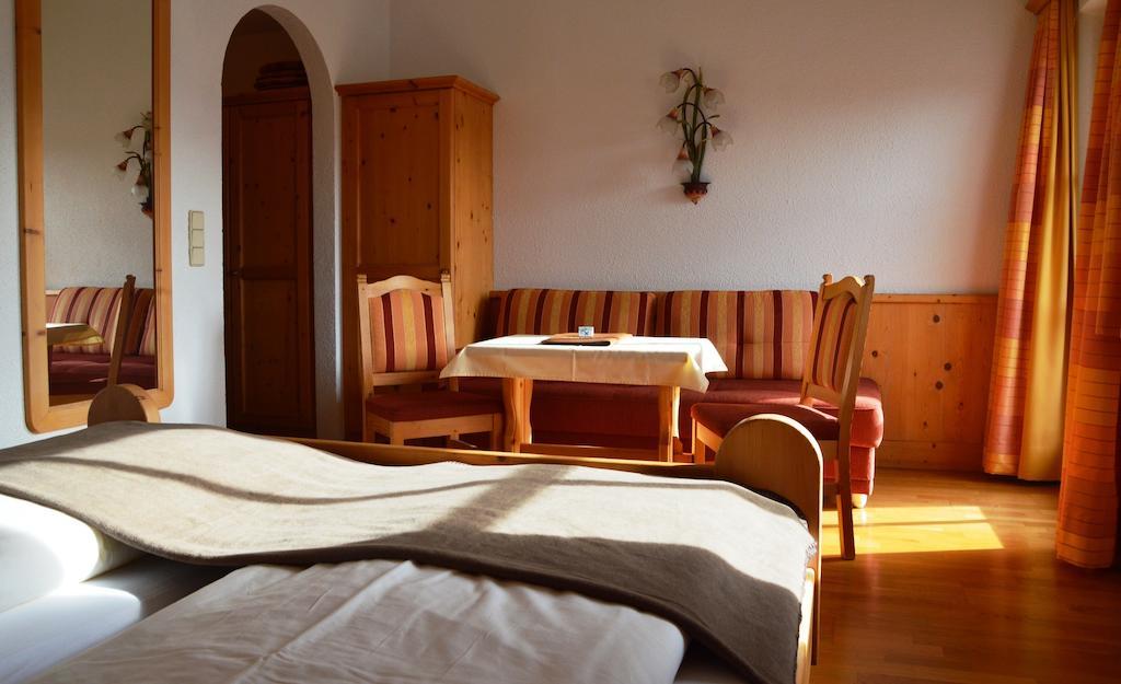Hotel Garni Apart Elfriede Fiss Room photo